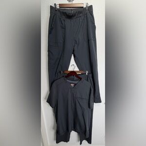 Dickies Dynamix Scrub Set In Charcoal Grey
XL Top, XL Joggers, L Straight Pant